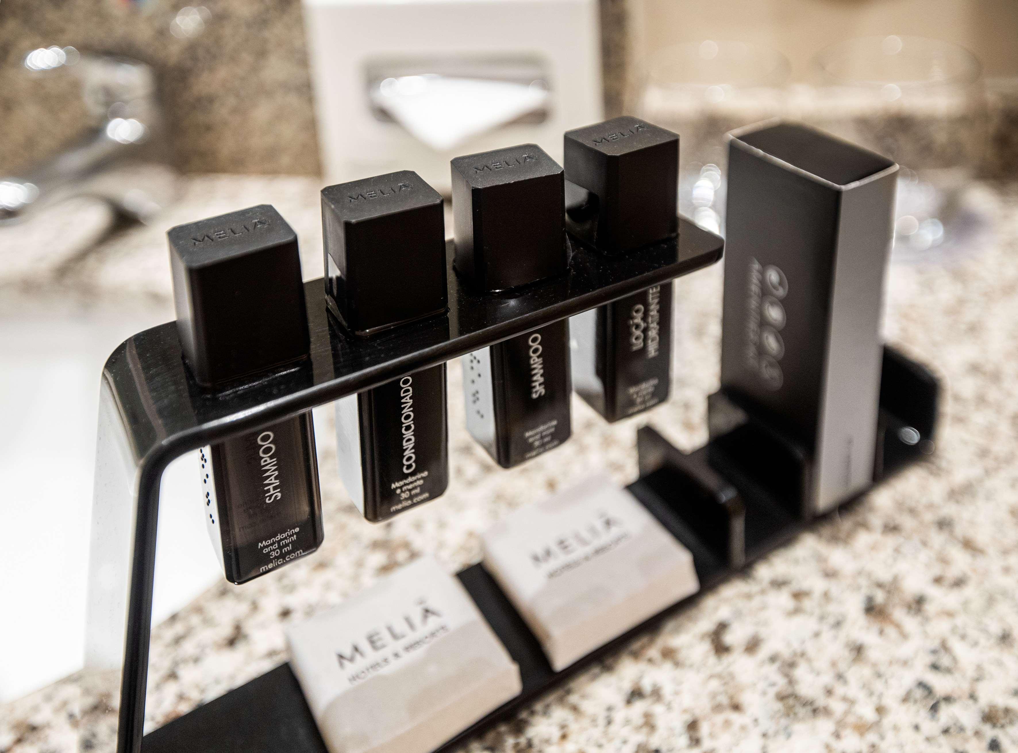 Hotel Meliá Paulista San Paolo Esterno foto A selection of amenities by the company